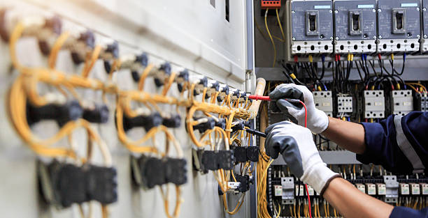 Professional Electrician technician working in Castle Rock, WA